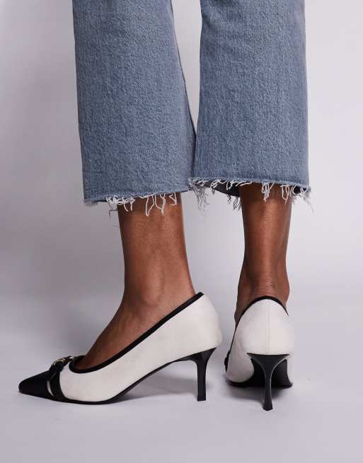 Public Desire - Mera - Pumps met kitten hakken en gesp in crème, 4 van 4
