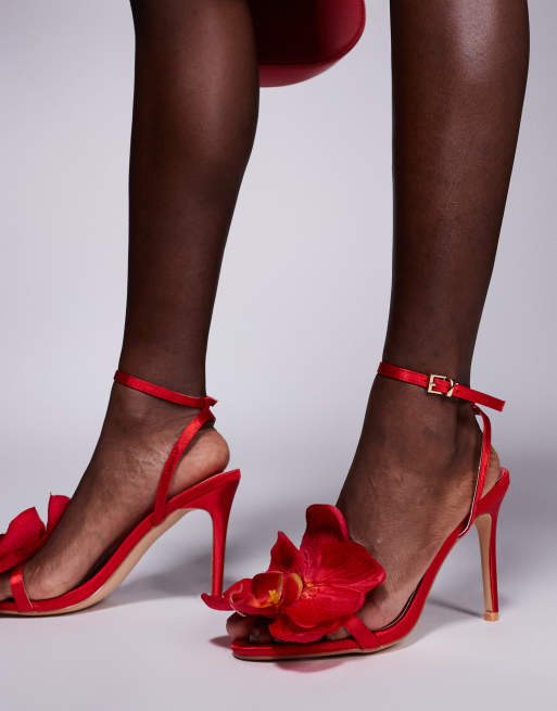 Public Desire - Mica - Sandales à talon et détail fleur d'orchidée - Rouge, 2 de 4