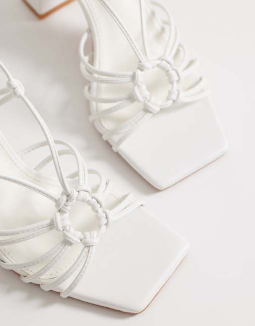 Public Desire - Misty - Sandalen met blokhak en strikbanden in wit, 3 van 4