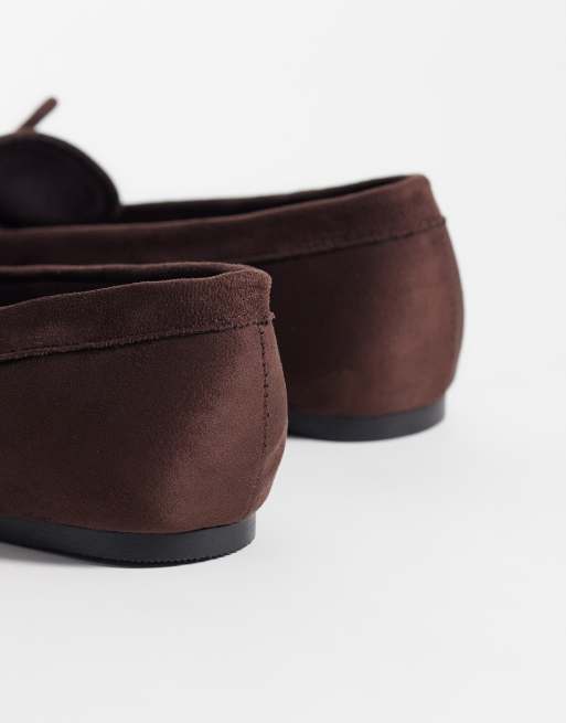 Public Desire mocassin i chokladfärgad suedette, bred passform, 4 av 4