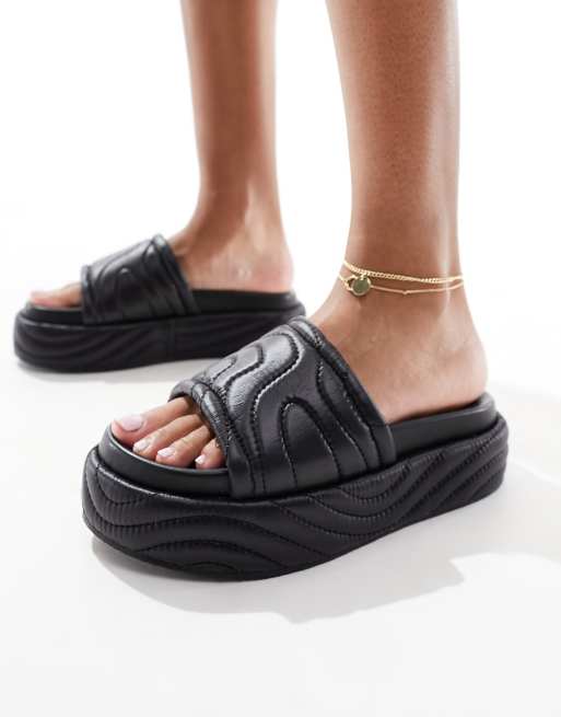 Public Desire – Mylo – Slider in Schwarz mit flacher Plateausohle, 3 von 4