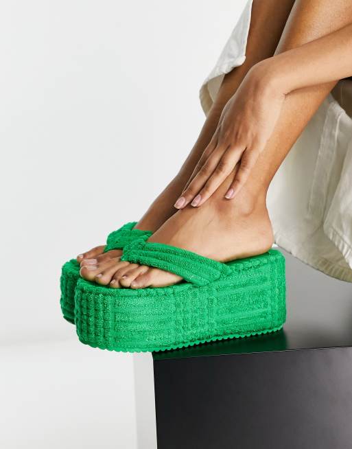 Public Desire Nell Tongs en tissu ponge semelle compens e Vert