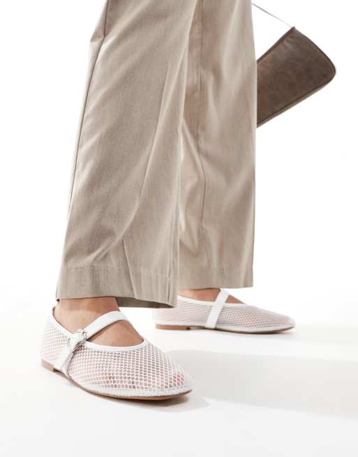 Public Desire - Nelly - Ballerina's van mesh met gesp in wit