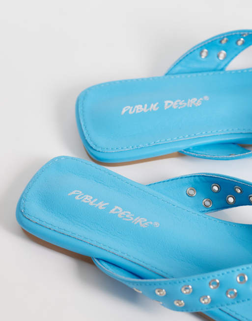 Public Desire – Niebieskie klapki japonki z ćwiekami, 4 z 4