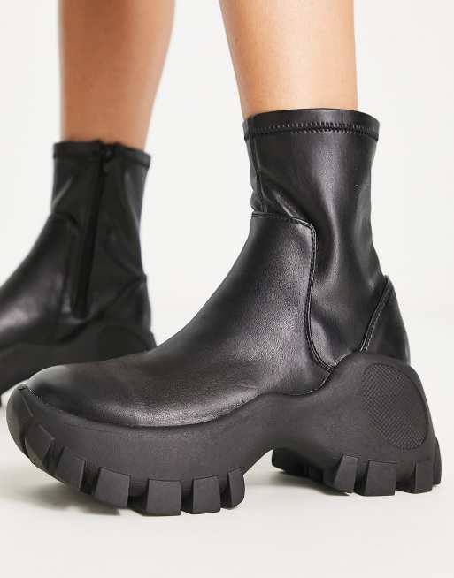 Public Desire – Nile – Exklusivt – Svarta boots med räfflad grov sula 