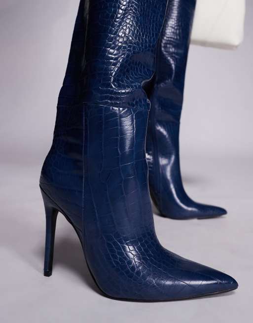 Public Desire - Nova - Stivali al ginocchio a punta blu navy con tacco alto, 2 di 4