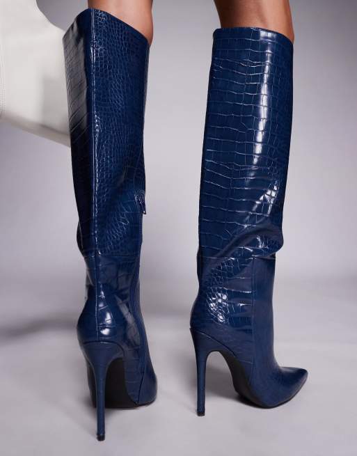 Public Desire - Nova - Stivali al ginocchio a punta blu navy con tacco alto, 3 di 4