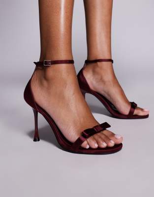 Public Desire - Novie - Absatzsandalen in Burgunderrot mit Schleife