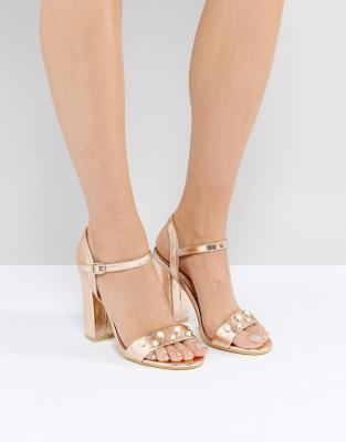 heels with pearl detail