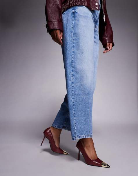 Public Desire – Olivia – Vinröda, krokodilskinnsmönstrade pumps - view 1