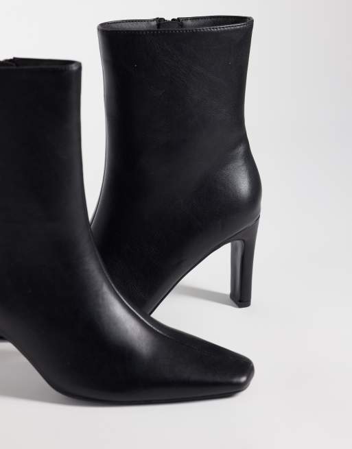 Public Desire Pixar Stiefeletten mit Absatz und kantiger Spitze in Schwarz, 4 von 4