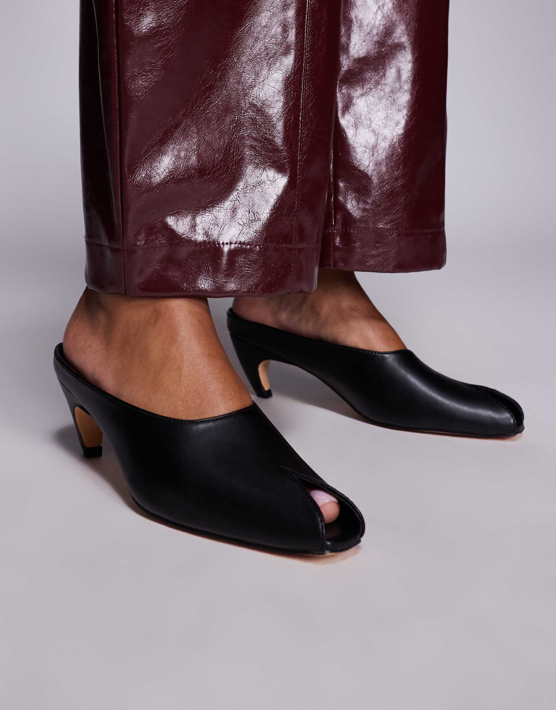 public desire reuben curved kitten heel peep toe mules in black