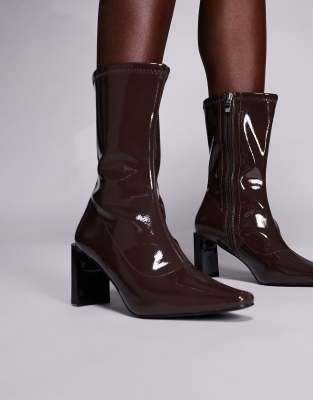 Public Desire - Robert - Stiefeletten in Dunkelbraun mit Absatz und Knitterdesign-Brown
