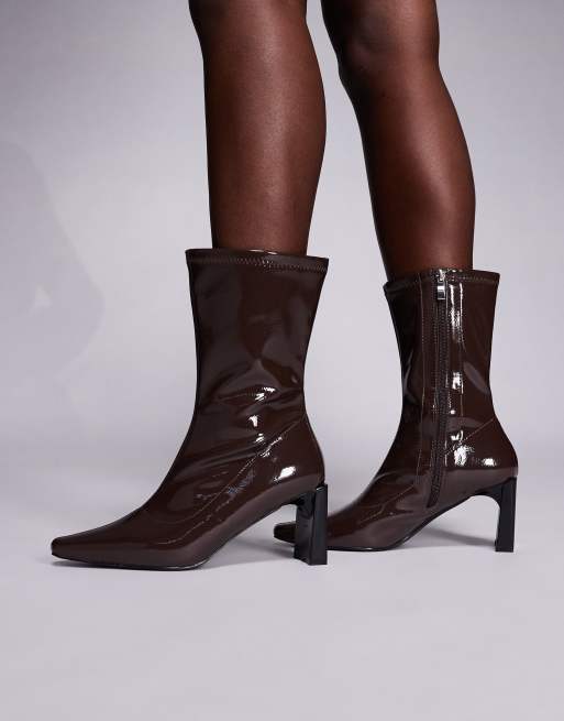 Public Desire – Robert – Stiefeletten in Dunkelbraun mit Absatz und Knitterdesign, 2 von 4