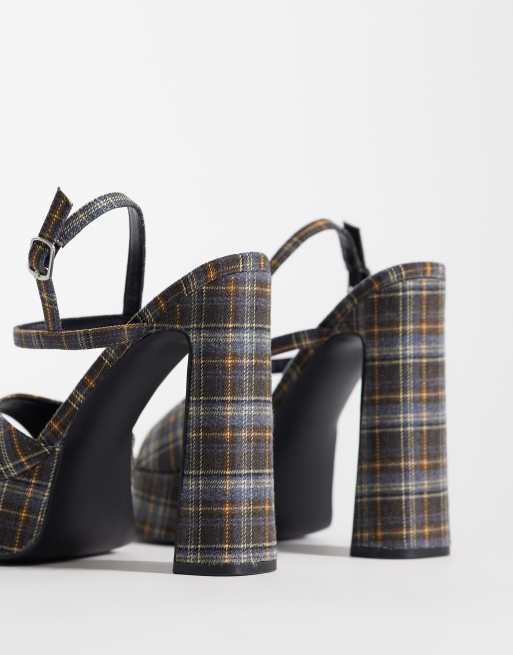 Public Desire - Sandali rétro con tacco e plateau blu a quadri, 3 di 4