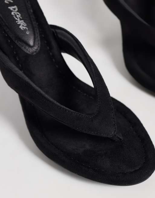 Public Desire sandalias de dedo con tacón Alma en terciopelo negro, 3 de 4