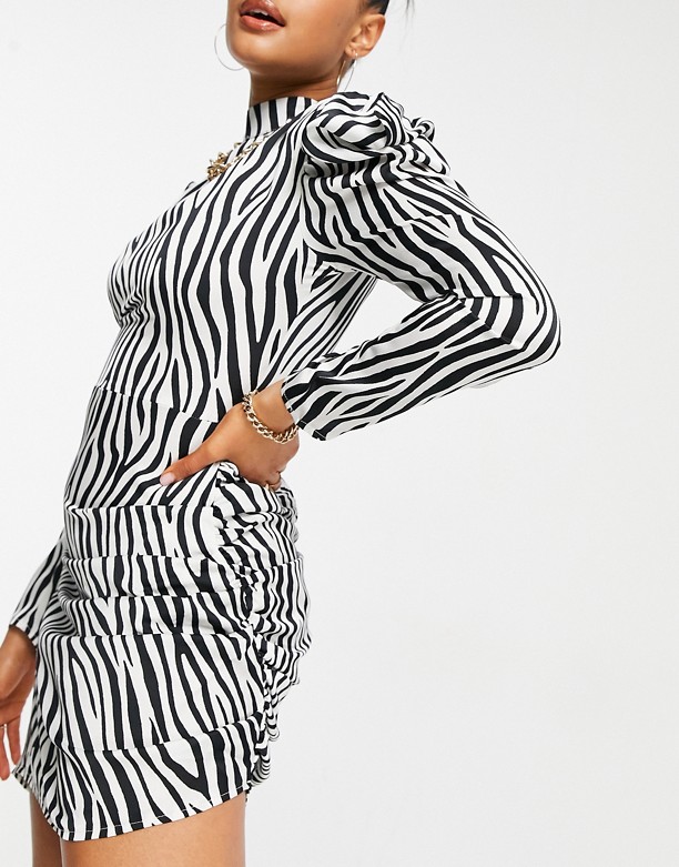 Public Desire – Satynowa sukienka o asymetrycznym kroju ze stÓjką i wzorem w paski zebry Wielokolorowy Ogromny 