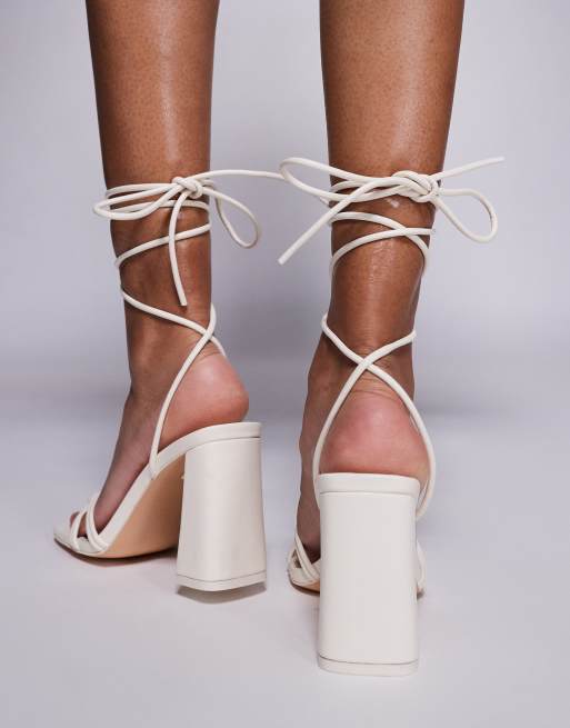 Public Desire - Schiffer - Sandales à talon carré avec brides nouées sur la jambe - Crème, 3 de 4