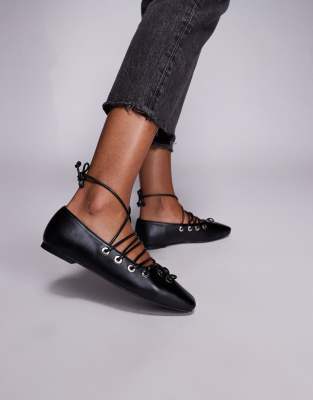 Public Desire - Schnürschuhe in Schwarz