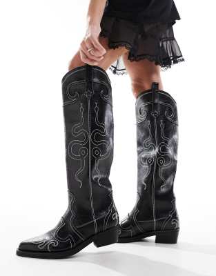 Public Desire - Serpentine - Cowboystiefel in Schwarz mit Stickerei