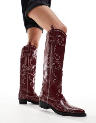  Serpentine western boot with embroidery 