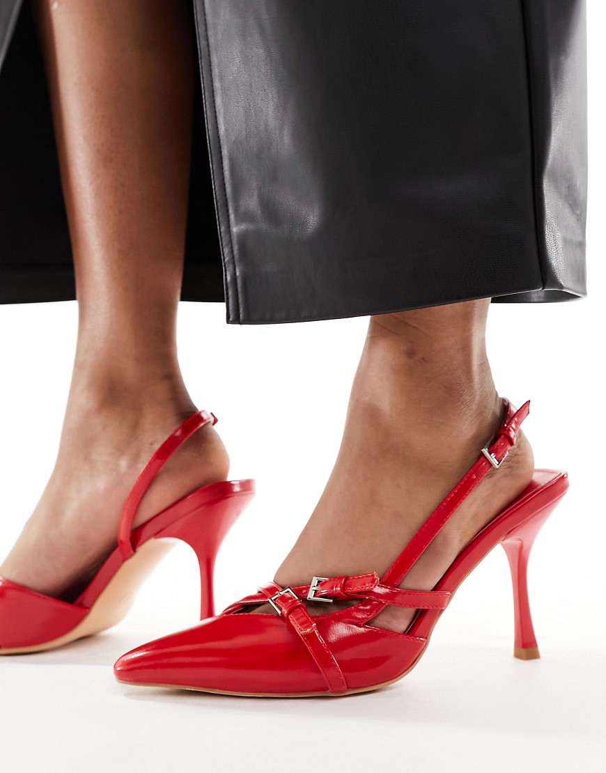 smoosh front strap heeled shoes in red