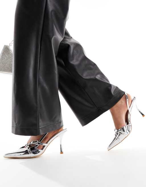 Public Desire – Smoosh – Silverfärgade klackskor med remmar
