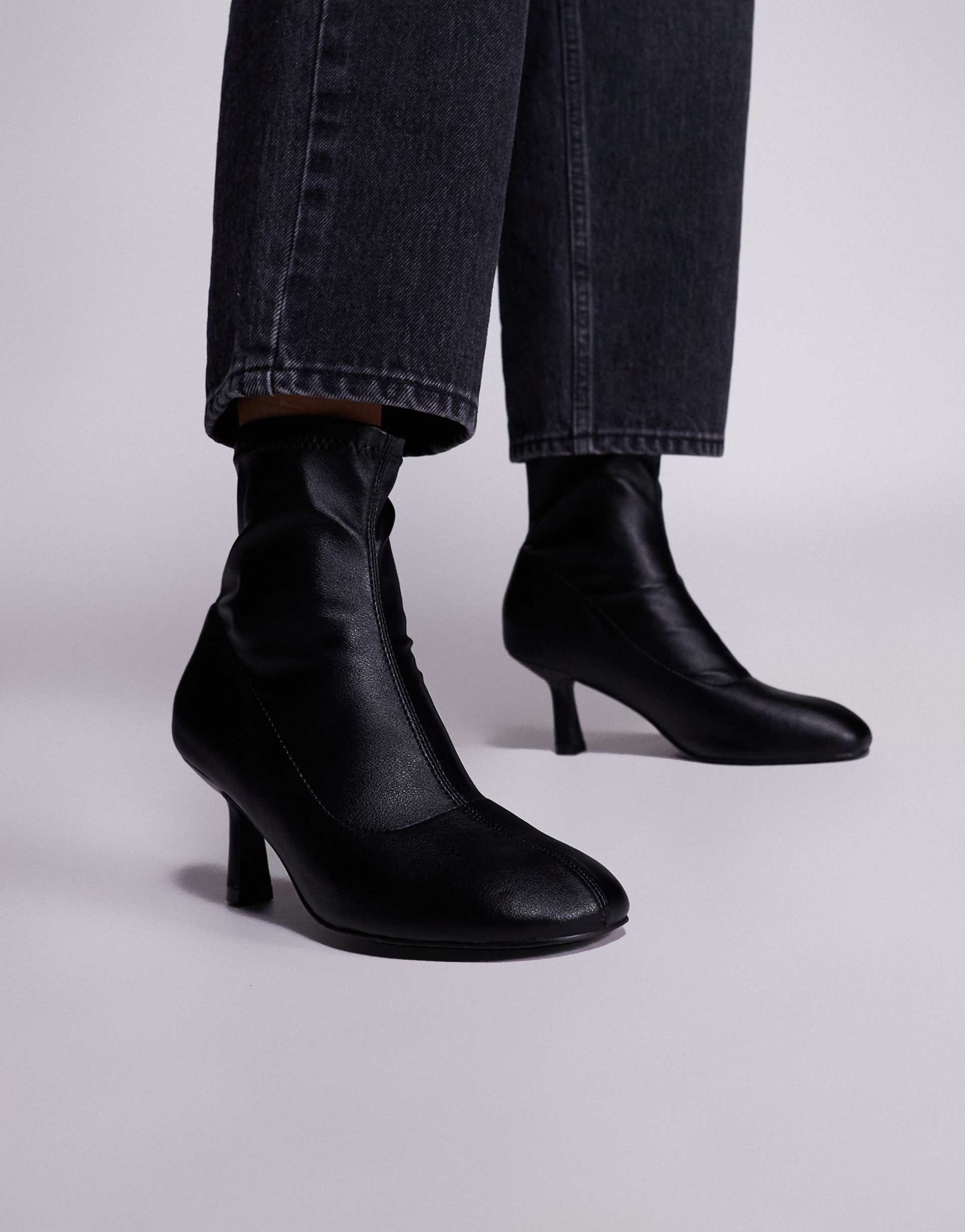 public desire soulmate round toe heeled ankle boots in black