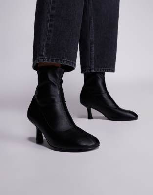 Public Desire - Soulmate - Stiefeletten in Schwarz mit runder Zehenpartie und Absatz