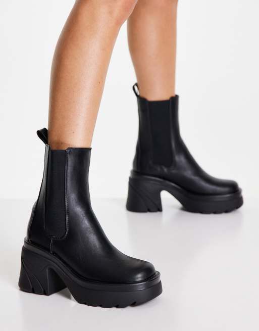 Public Desire – Stepup – Svarta ankelboots med grov sula och mellanhög klack