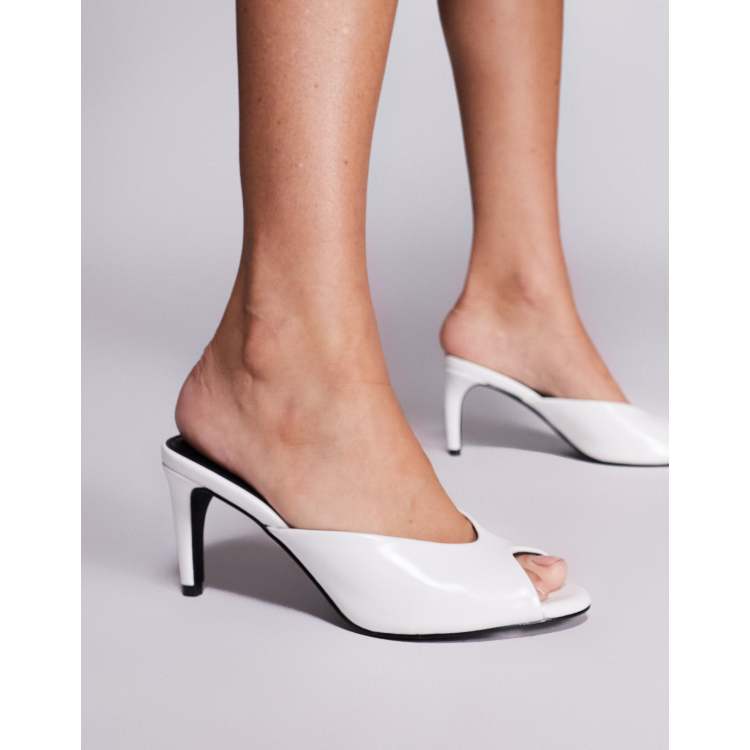 208675236-1-white?$n_750w$&wid