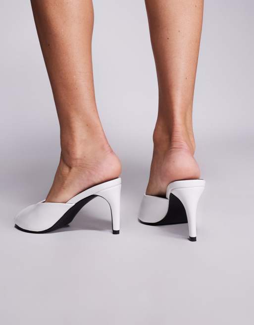 Public Desire – Stessy – Sandalen-Mules in Weiß mit Absatz und offener Spitze, 2 von 4