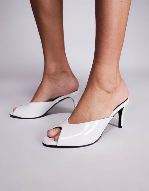 Public Desire - Stessy - Sandali stile sabot aperti in punta bianchi con tacco, 4 di 4