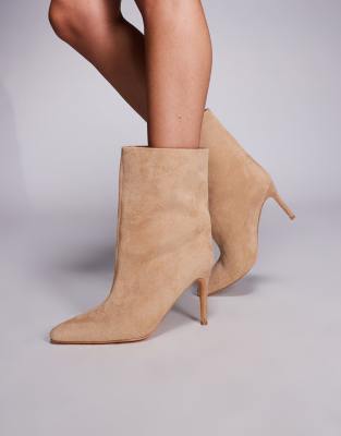 Public Desire - Stiefeletten aus Wildlederimitat in Kamelbraun mit Stiletto-Absatz-Neutral