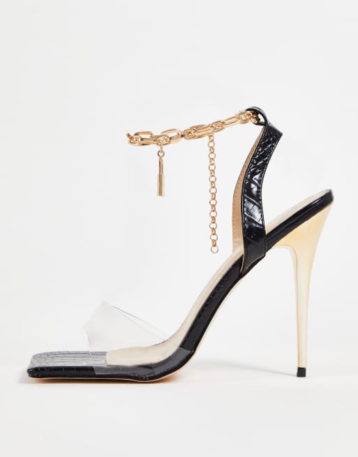 Public Desire – Superior – Sandalen aus Kunstleder in Kroko-Schwarz mit Kettendetail, Knöchelriemen und Stiletto-Absatz