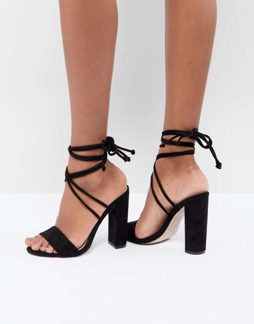 Public Desire – Suzu – Schwarze Sandalen mit Schnürung und Blockabsatz