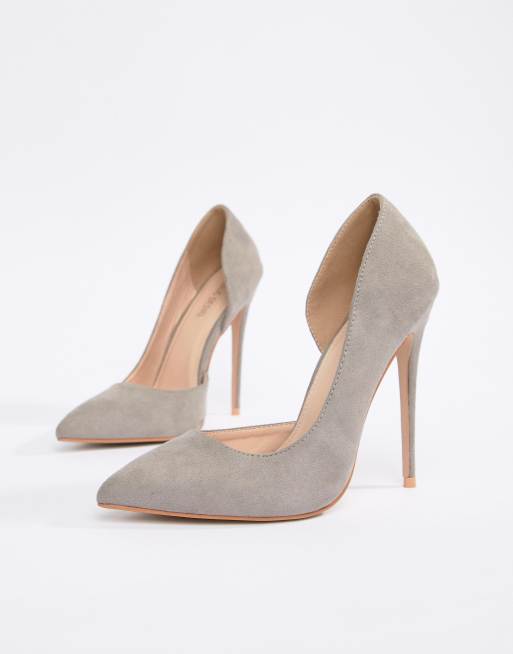 Light gray outlet pumps