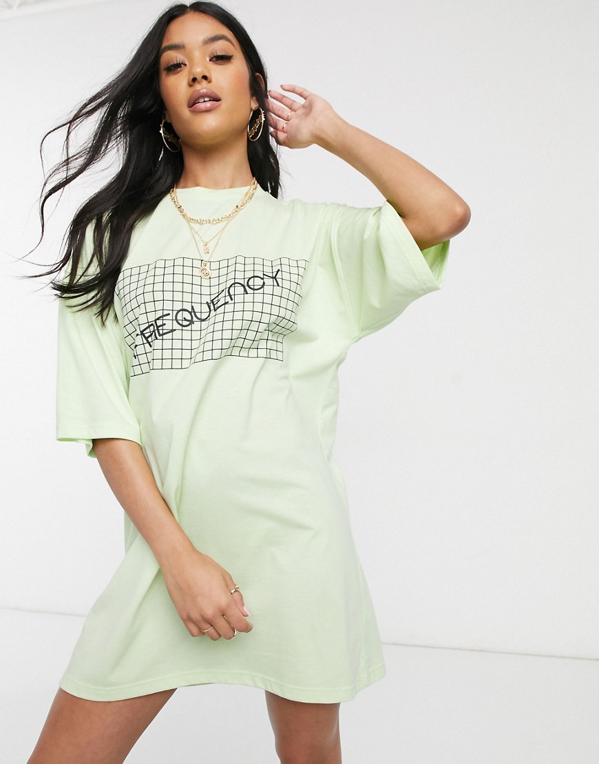 Public Desire – T-shirtklänning i oversize-modell med tryck-Grön