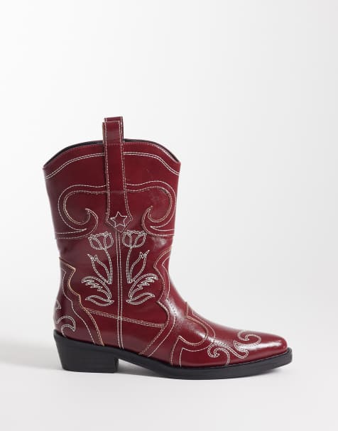 Public Desire – Ula – Bestickte, niedrige Stiefeletten in Burgunderrot - view 1