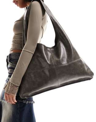 Public Desire - Weiche Schultertasche in Used-Grau