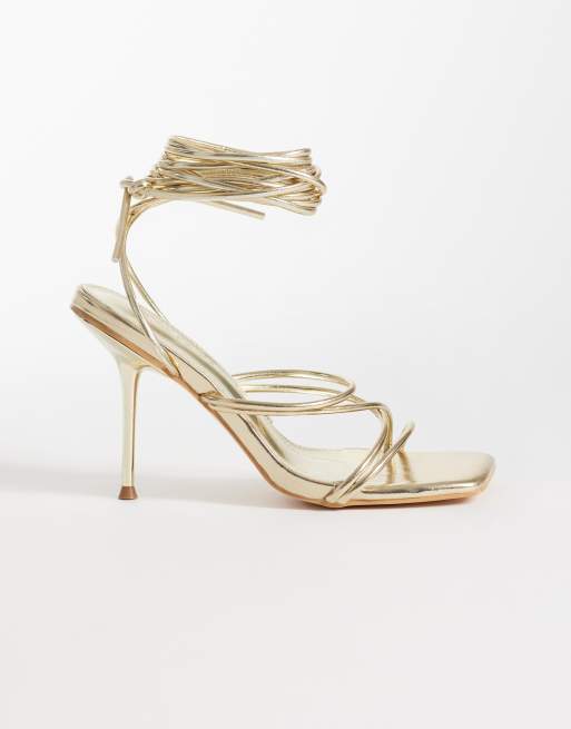 Public Desire - Whimsy - Sandali con tacco e fascette color oro