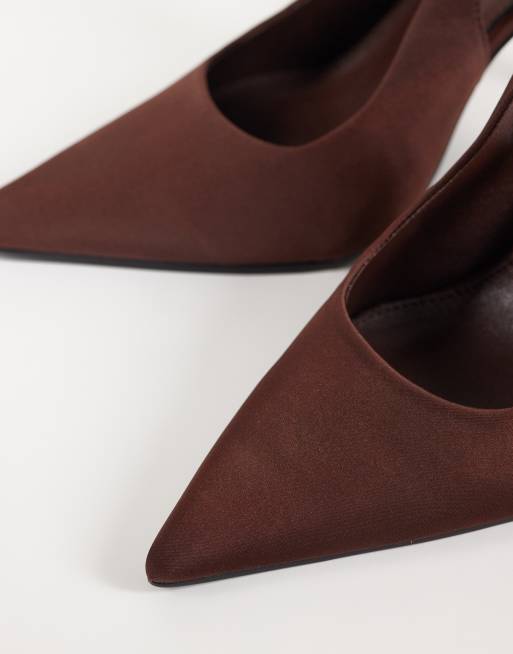 Public Desire Wide Fit Allure Slingback-Pumps mit Absatz aus braunem Satin, 3 von 4