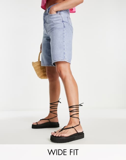Public Desire Wide Fit - Bebe - Sorte flatform-sandaler med bindebånd om benet