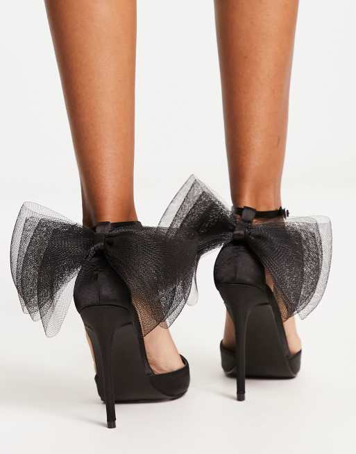 Public Desire Wide Fit - Belle - Scarpe a punta nere con fiocco in tulle