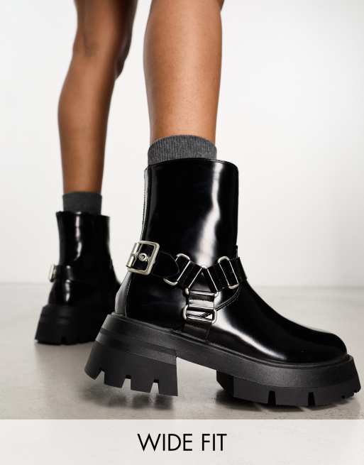 Public Desire Wide Fit – Blizzard – Svarta bikerboots med spännen