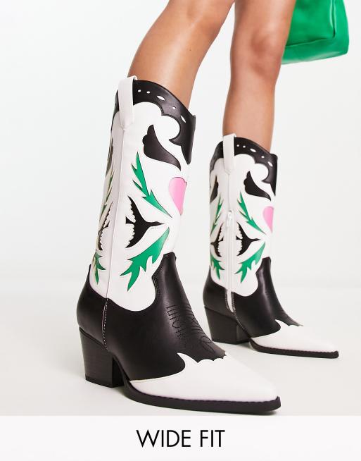 Public Desire Wide Fit - Bounty - Cowboystøvler med hjertemotiver - Kun hos ASOS