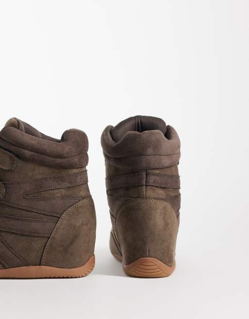 Public Desire Wide Fit - Carmina - Baskets compensées en suédine - Taupe, 2 de 5