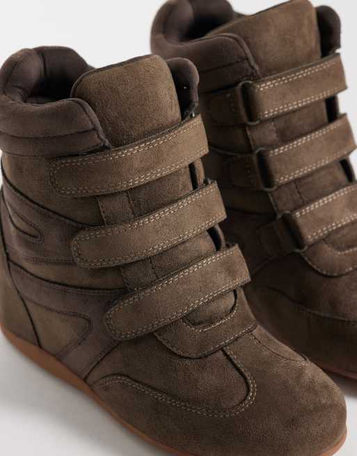 Public Desire Wide Fit - Carmina - Baskets compensées en suédine - Taupe, 4 de 5