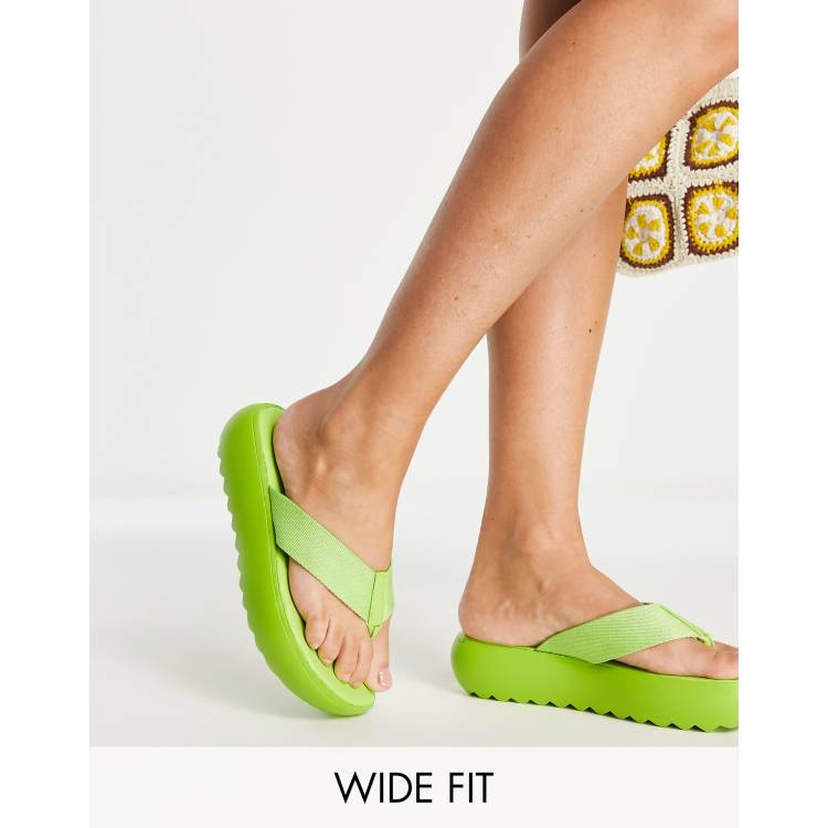 Raid Wide Fit Chunky Flip Flops in Green