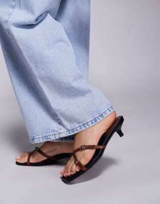 Public Desire Wide Fit - Cindita - Pantoletten in Schwarz mit Kitten-Absatz, weite Passform